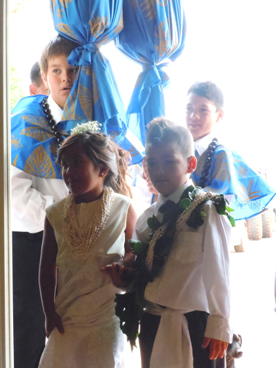 Maunaloa School Ni`ihau representatives and kahili bearers. Photo by Catherine Cluett