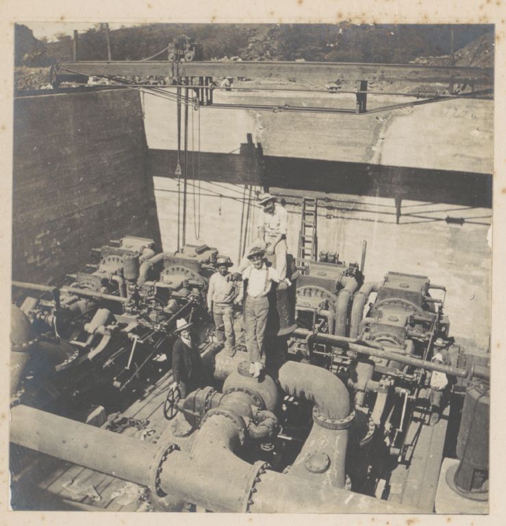 The first well drilled in Kaunakakai Gulch and the Worthington steam pump. This well is currently used by Monsanto. Photo courtesy The Bancroft Library, University of California, Berkeley.